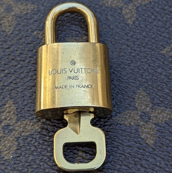 ⭐ #305 vintage Louis Vuitton padlock and ke - Picture 4 of 6